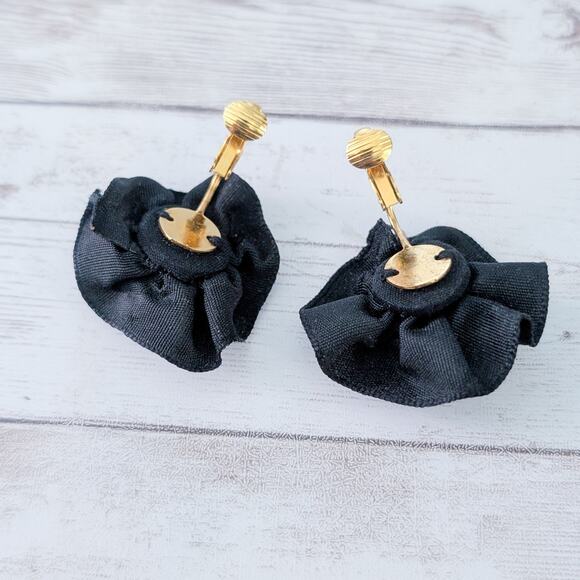 Vintage Clip On Earrings Black Fabric, Gold Tone, Faux Pearl Large Statement - Picture 4 of 6